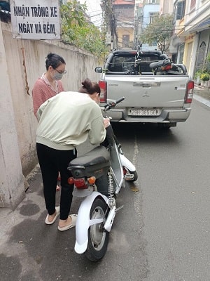 khách hàng mua xe đạp điện cũ tại Trần Cung - Cầu Giấy - Hà Nội