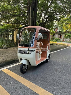 xe điện 3 bánh tại Tây Hồ - Hà Nội