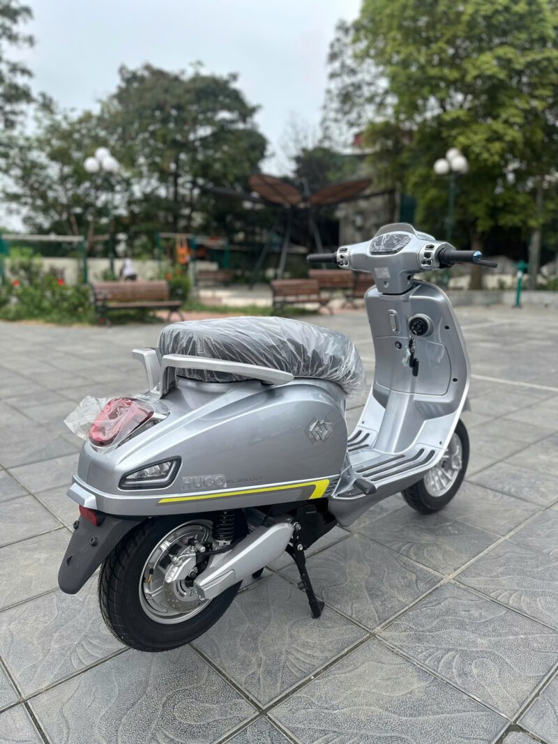 Xe máy điện vespa hugo