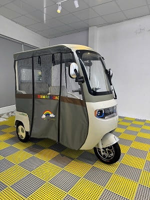 Xe điện 3 bánh tại Phan Chu Trinh - Hoàn Kiếm